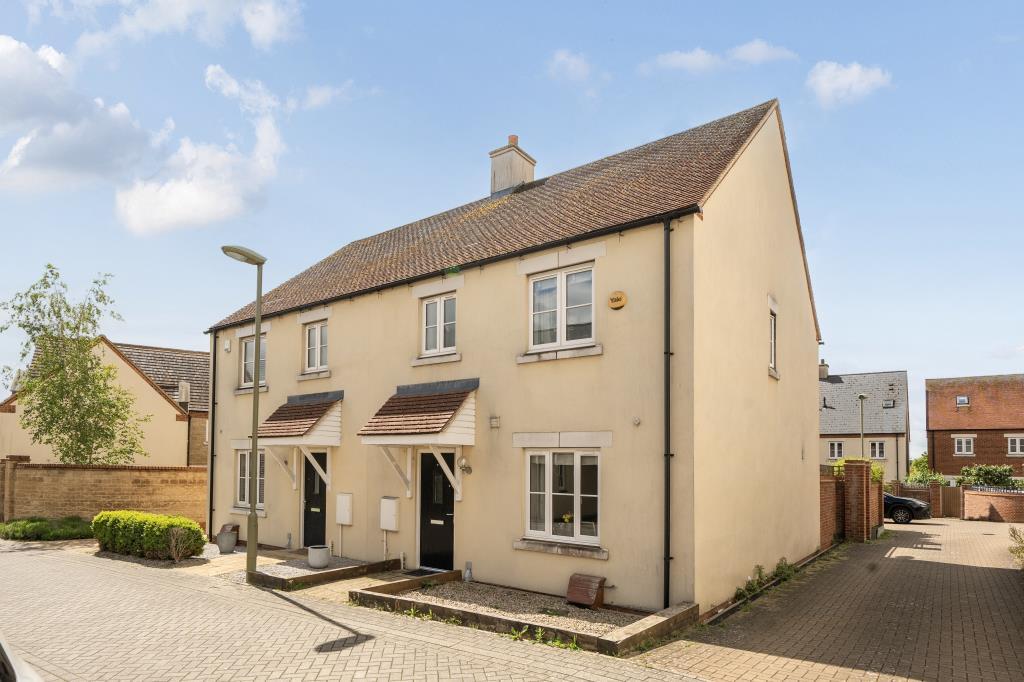 Main image of property: Hereford Close, Kingsmere, Bicester, Oxfordshire, OX26