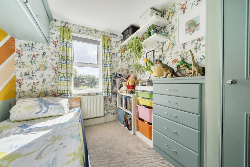 House in Slough, Burnham - More