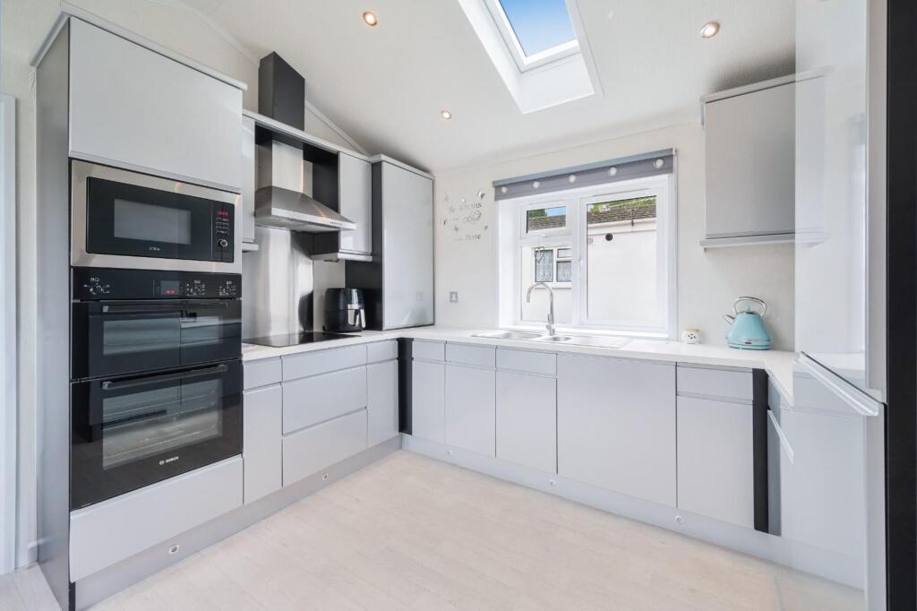 House in Reigate and Banstead, Surrey - View 5