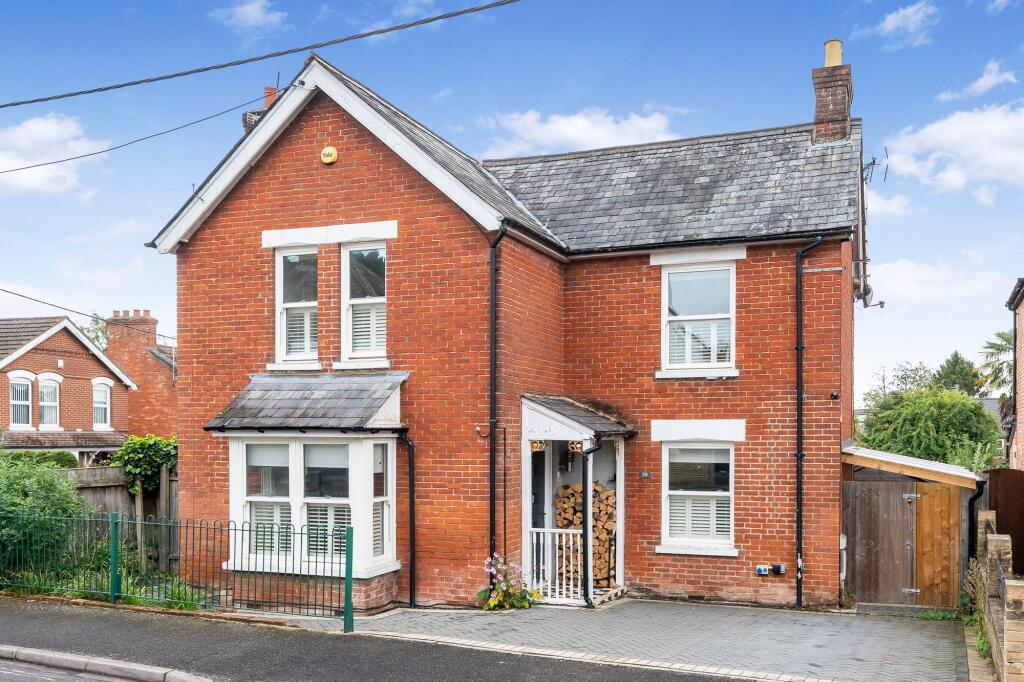 3-bed detached on Windsor Road, Andover, SP10, £475,000