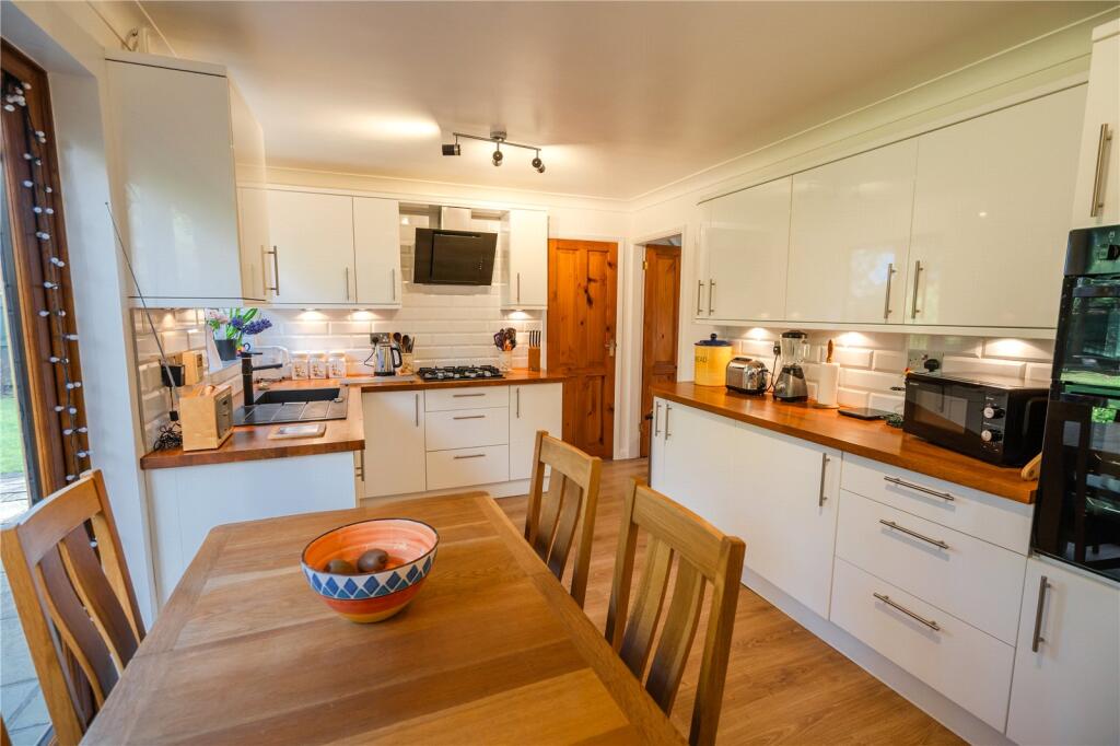 Meadowbank, Great Coates, Grimsby, Lincolnshire, DN37 photo 3