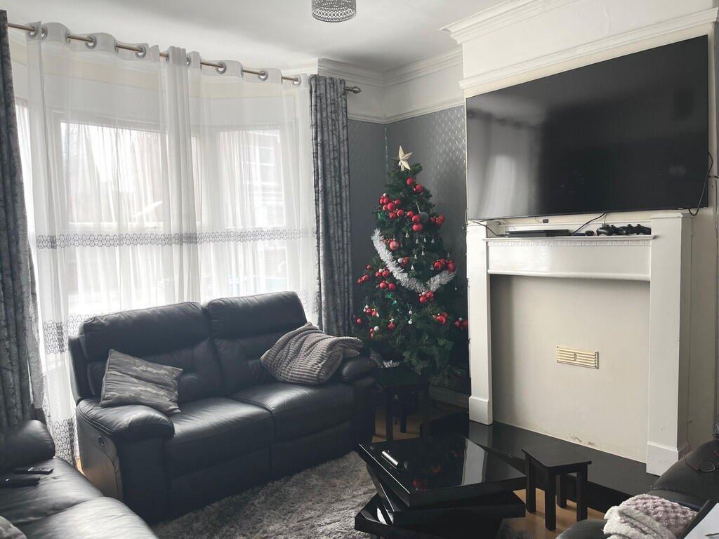 House in East Yorkshire, Kingston upon Hull - View 2