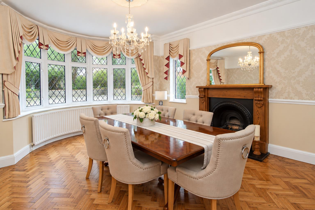 House in London, Woodcote, Woodcote Green - View 2