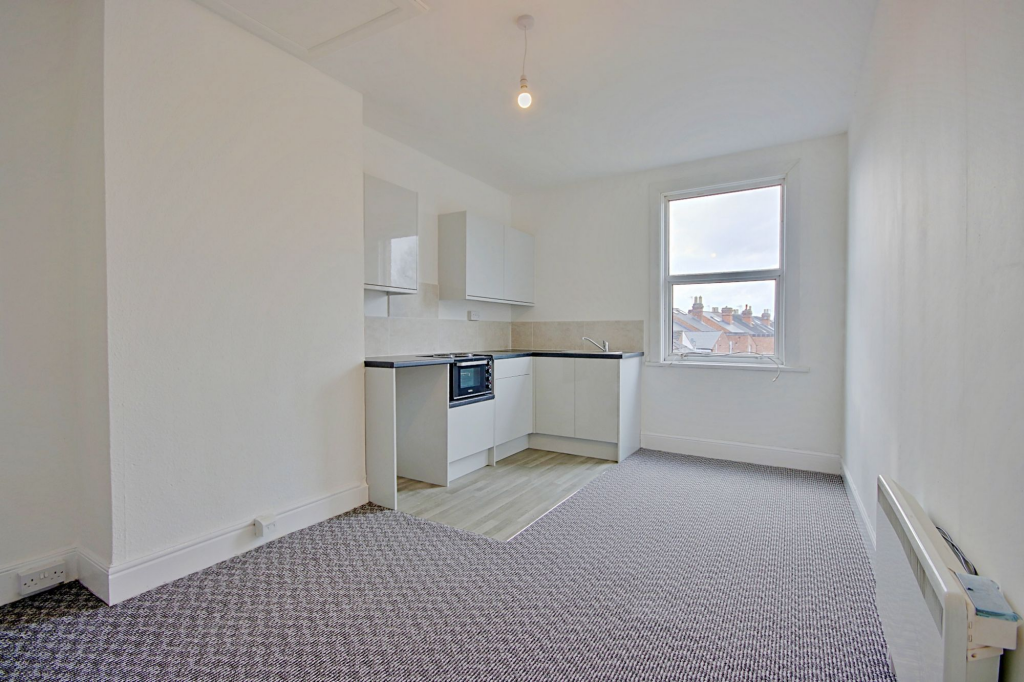 Apartment in Worcester - View 4