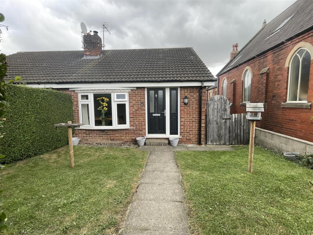 2-bed bungalow on Newton Crescent, Leeming, Northallerton, £185,000