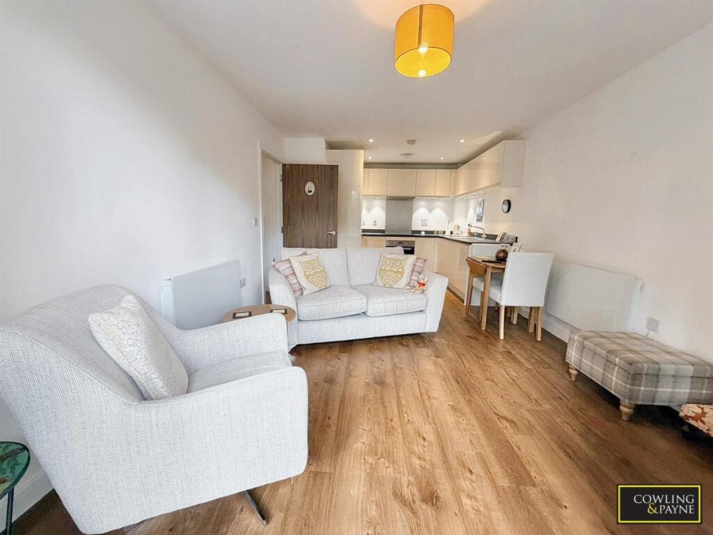 Ramsden Court, Wickford photo 3