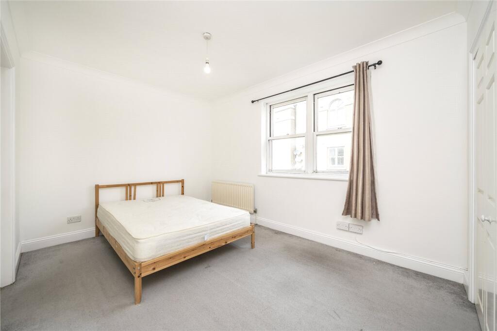Louisa Gardens, Stepney, London, E1 - View 4