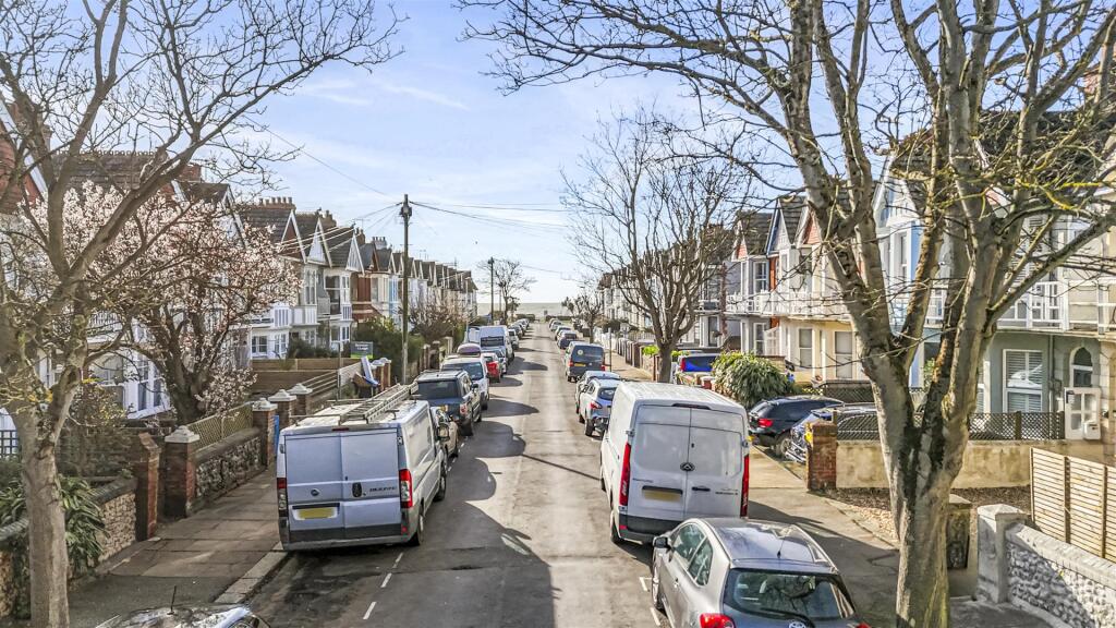 Apartment in Worthing, West Sussex - View 6