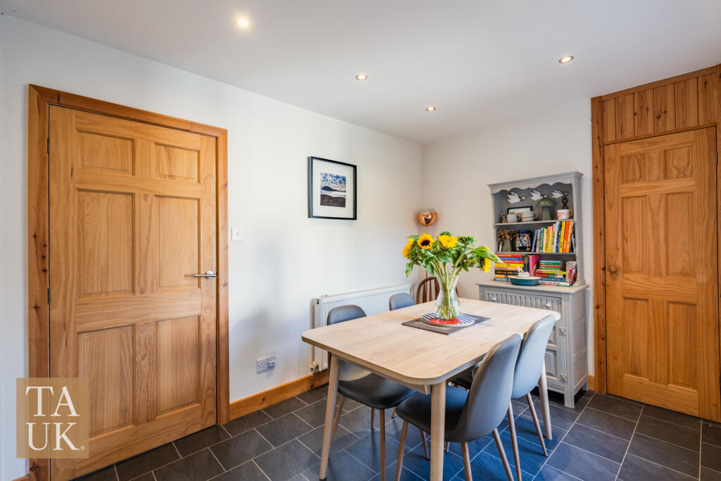House in Llandudno, Llanddeiniolen - More