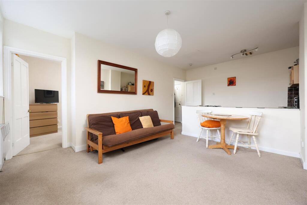 Apartment in Bristol, Clifton Village, Hotwells - View 3