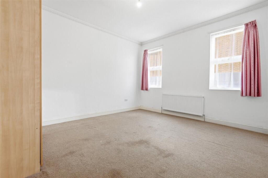 Apartment in London - View 5