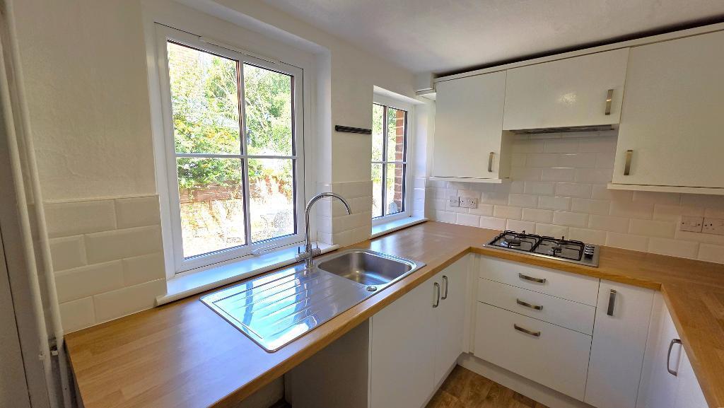 Dennett Road, Bembridge, Isle of Wight, PO35 5XD photo 2