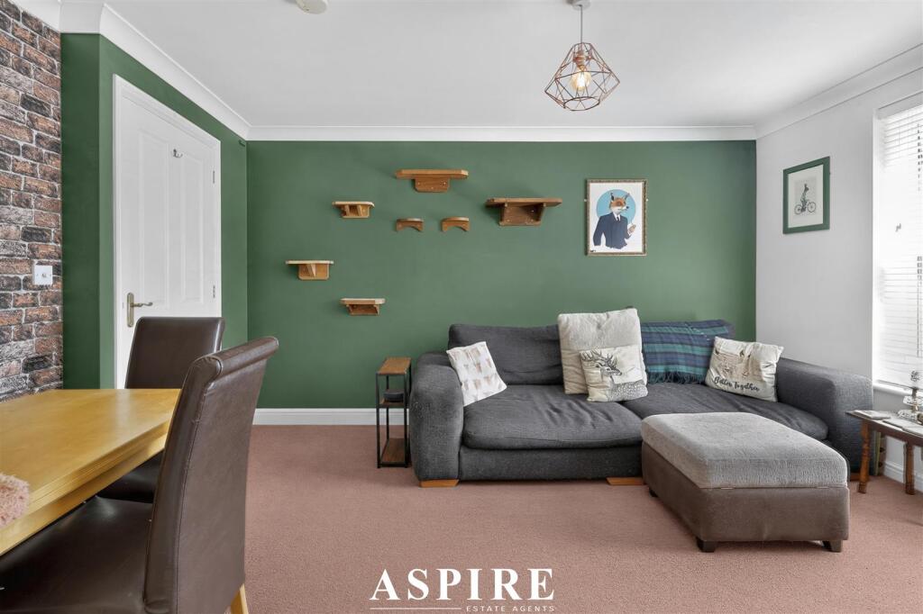 Apartment in Southend-on-Sea - View 5