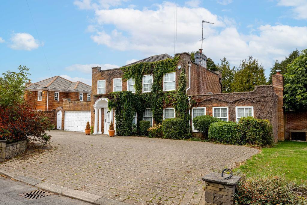 4-bed detached on Paddock Walk, Warlingham, CR6 9HW, £1,100,000