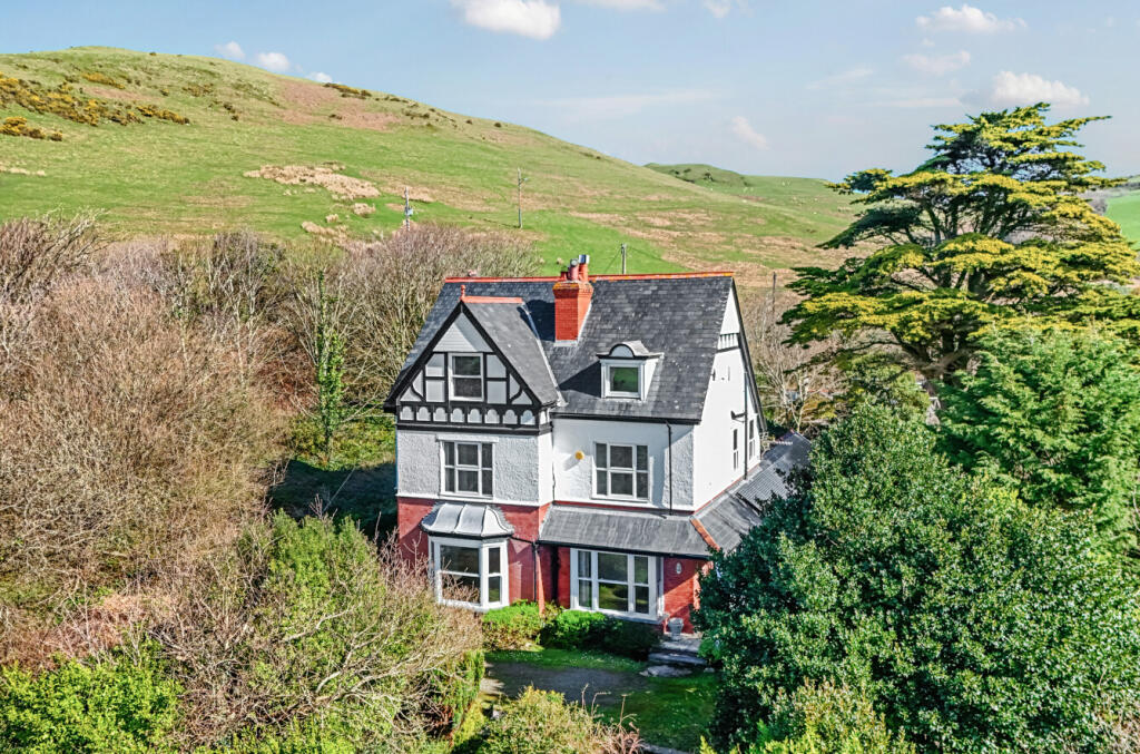 Main image of property: Aberdovey, Gwynedd, LL35