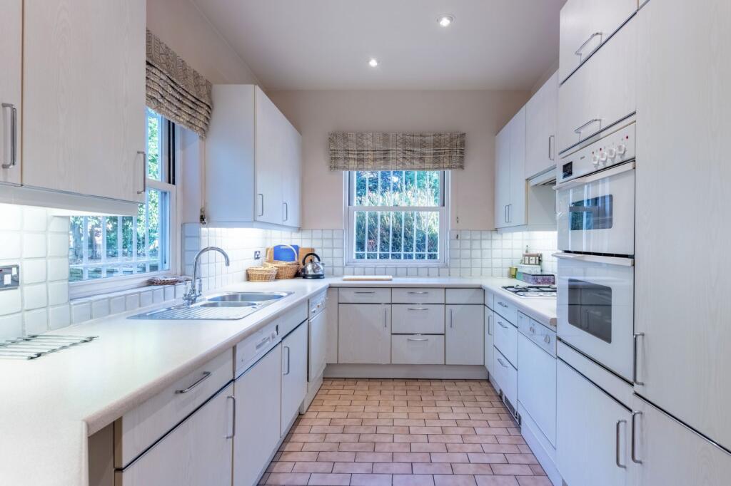 Burgess Hill, London photo 3