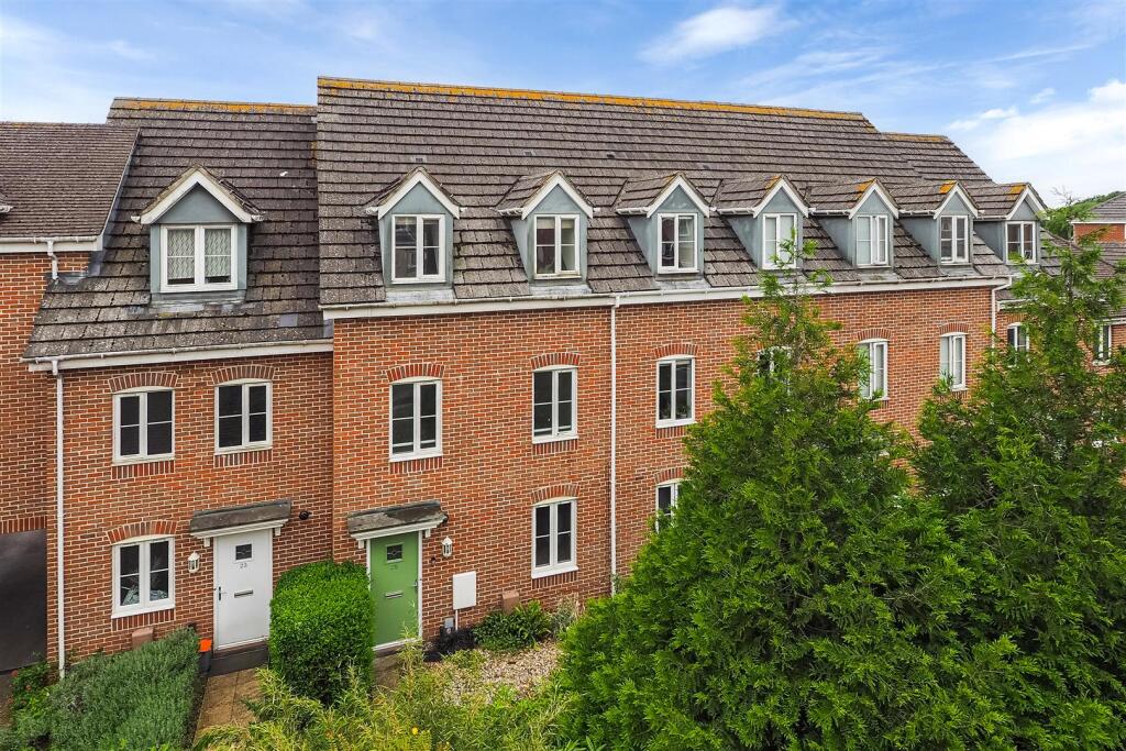 3-bed terraced on Bostock Road, Chichester, £397,500