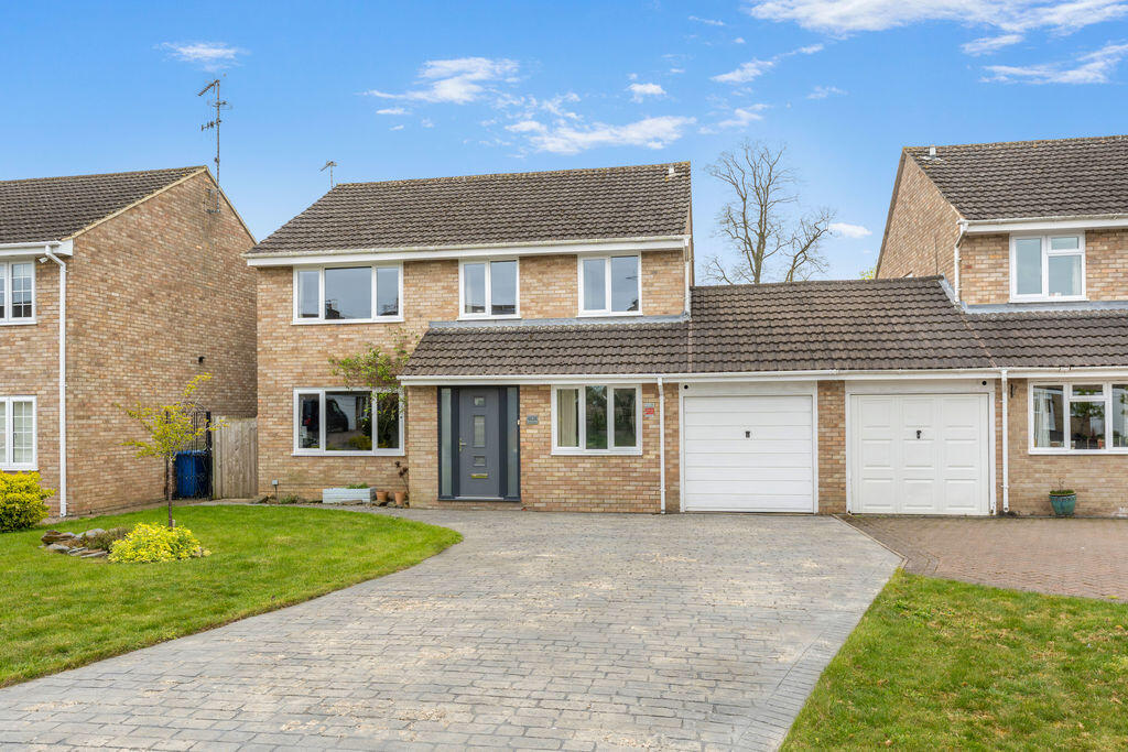 Main image of property: Gauntlets Close, Bloxham