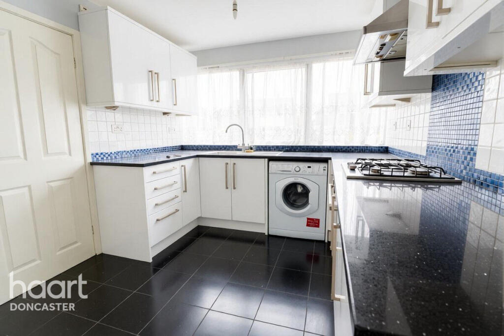 House in Doncaster, Hatfield - View 3