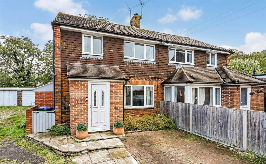 2-bed house on Daltons Place, Arundel, £325,000
