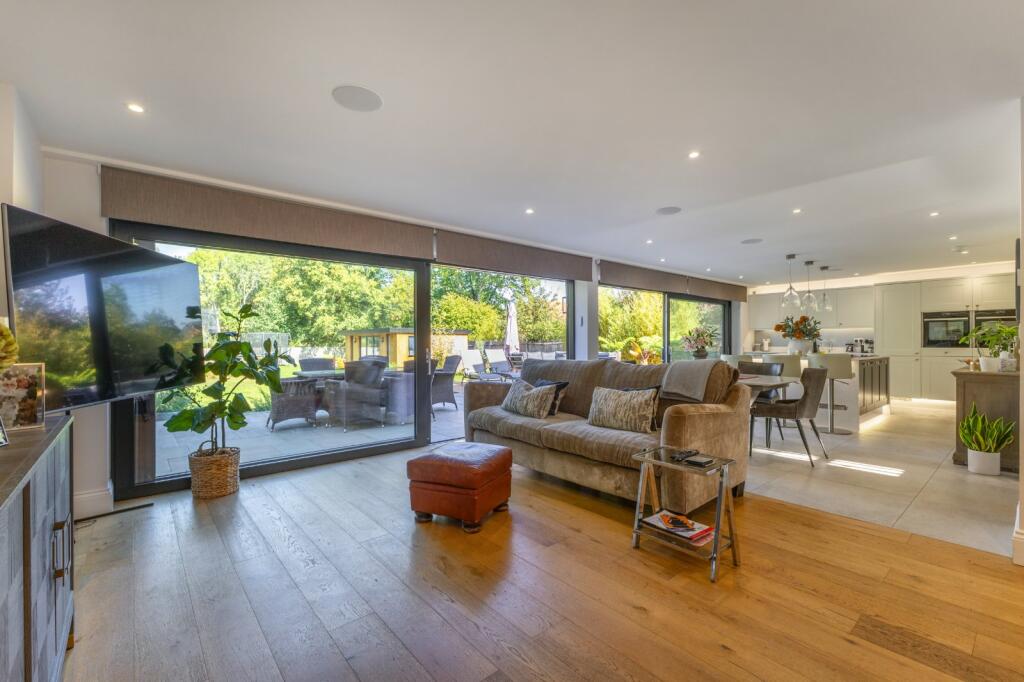 House in Dacorum, Chipperfield - View 3
