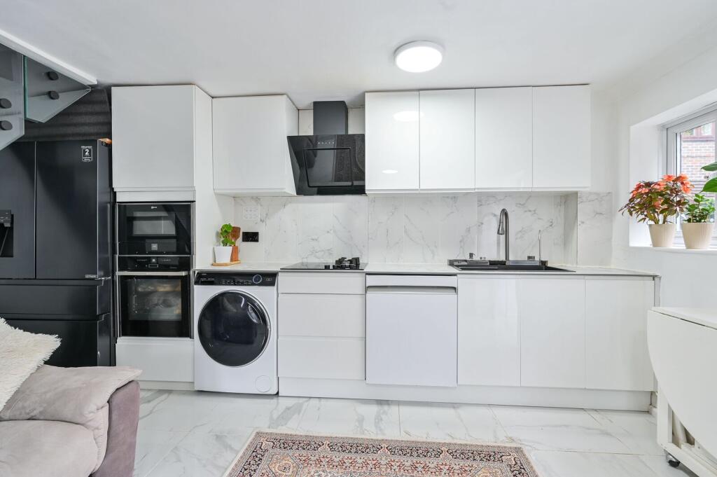 House in London - View 5