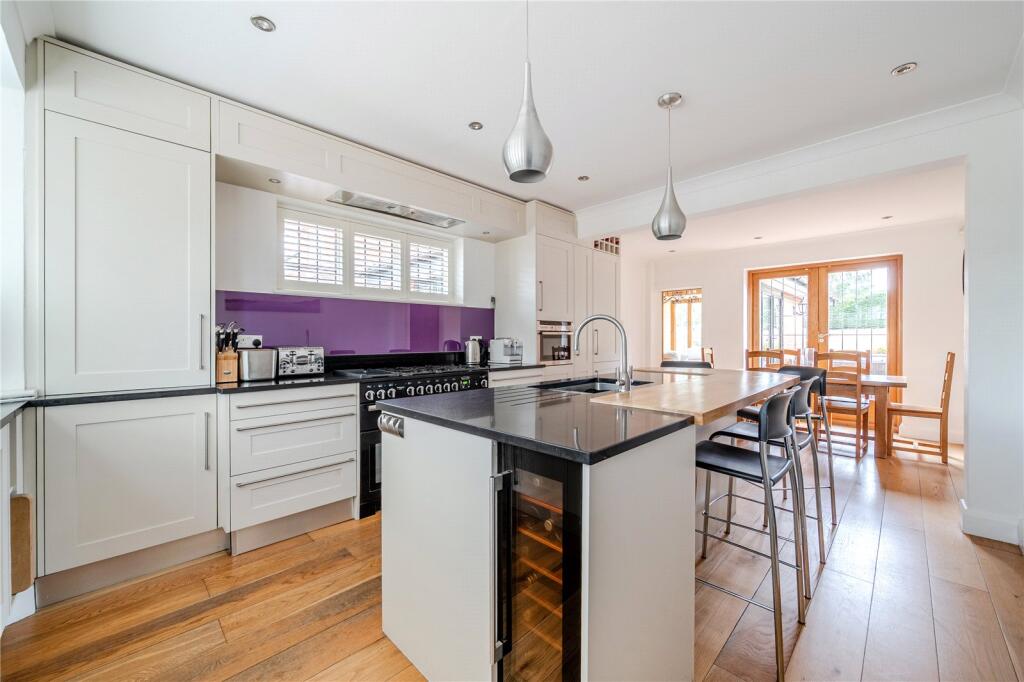 House in Esher - View 4