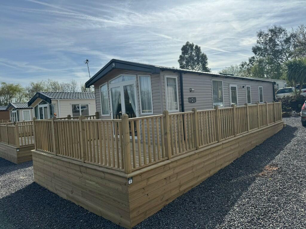 2-bed caravan on EX6 6JL, £50,000