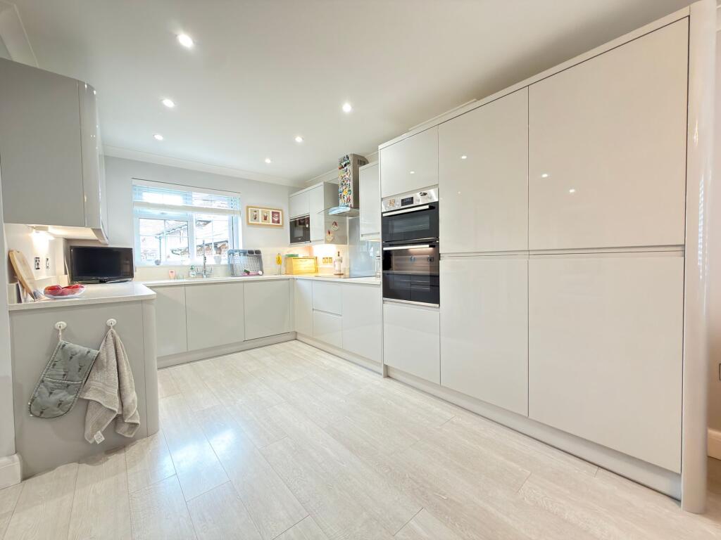 House in Redhill - View 2