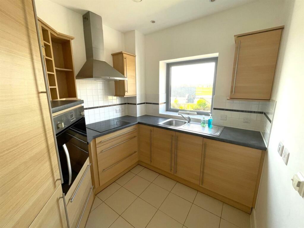 Eversley Court, Seaford photo 3