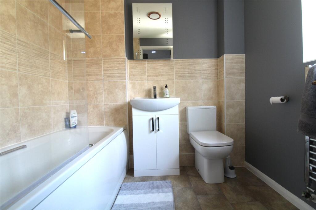 Great Oaks Chase, Chineham, Basingstoke, RG24 photo 5