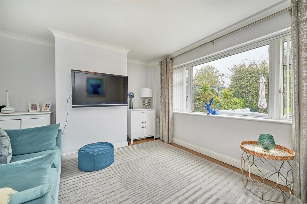 House in Bishop's Stortford, Havers - View 4