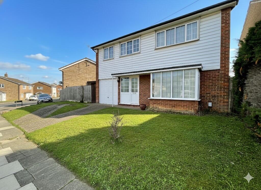 3-bed detached on Weltmore Road, Luton, Bedfordshire, LU3 2TN, £375,000