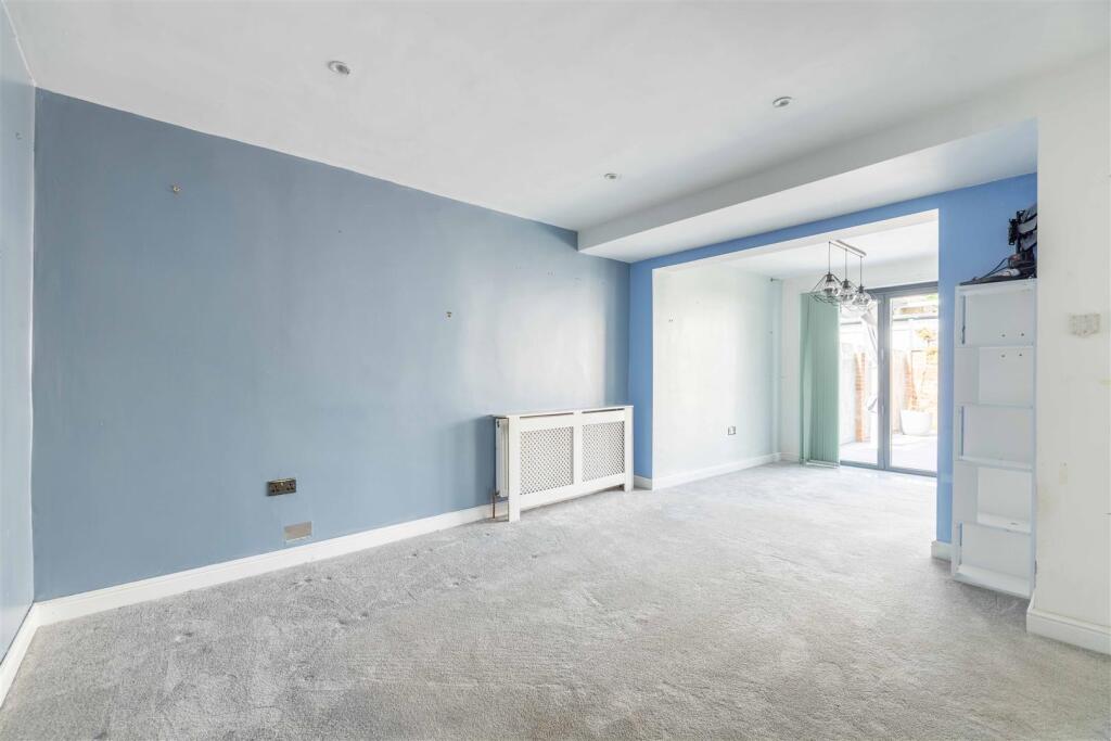 House in Windsor - View 5