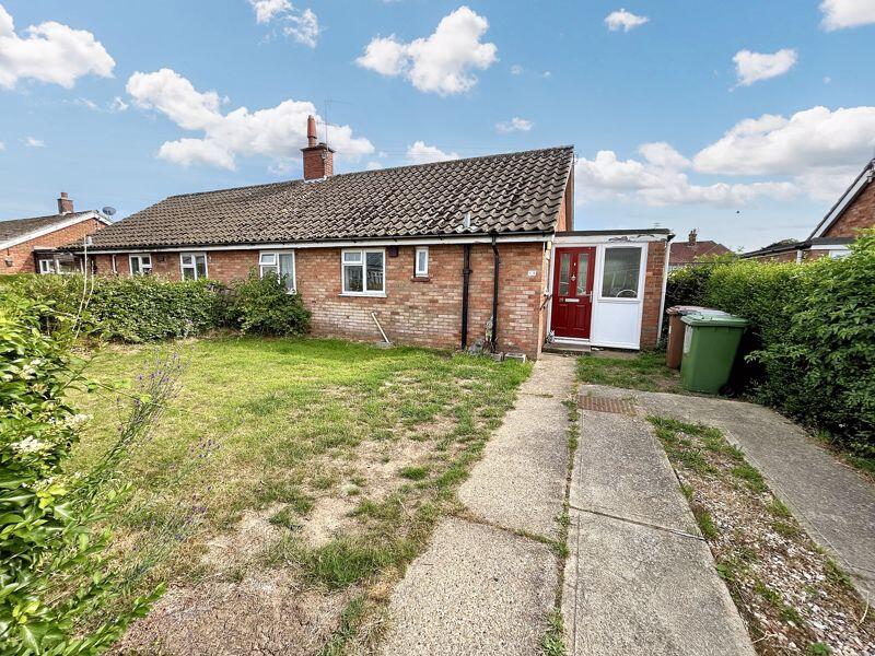1-bed bungalow on Beck Avenue, Ormesby, £200,000