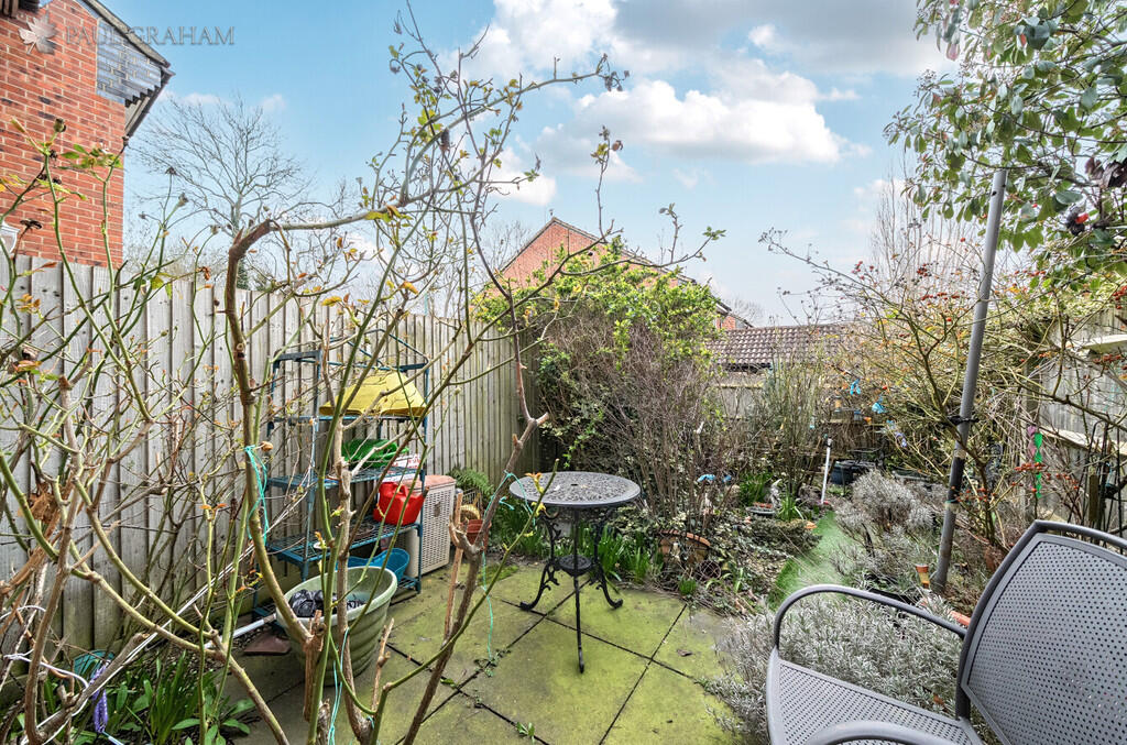 Arcadia Close, Carshalton photo 3