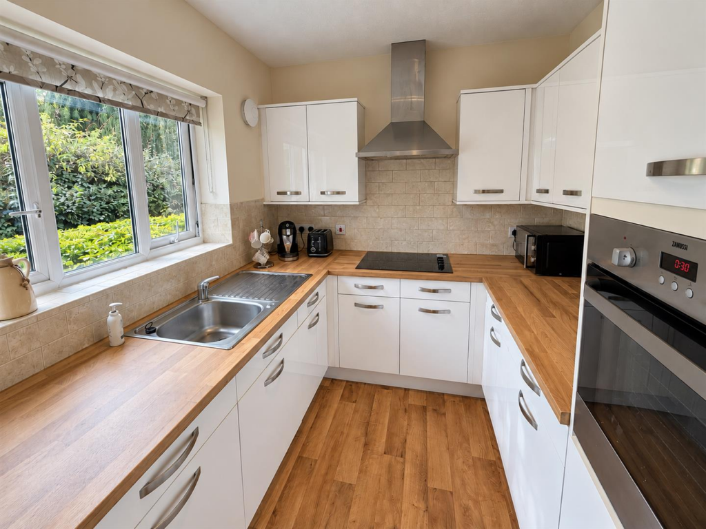 Apartment in London, Chingford Mount, Highams Park - View 4