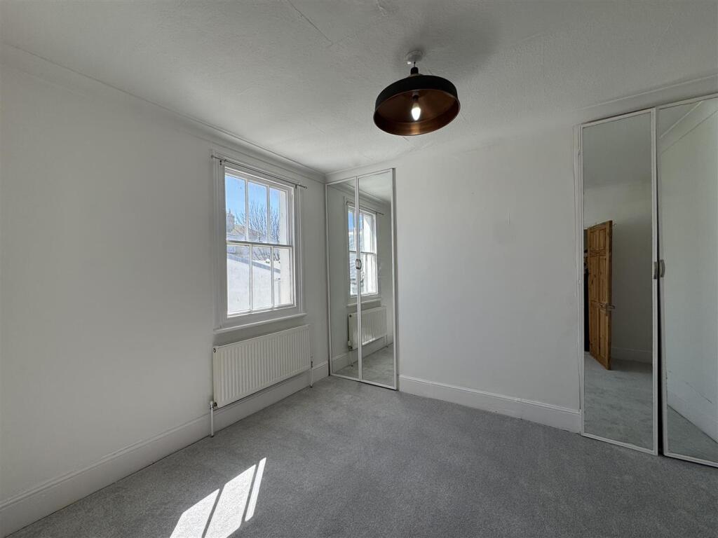 Apartment in Hove, Aldrington - More