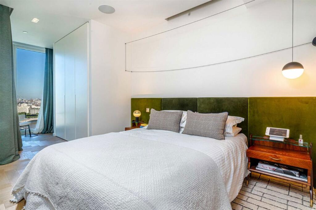 Apartment in London - More