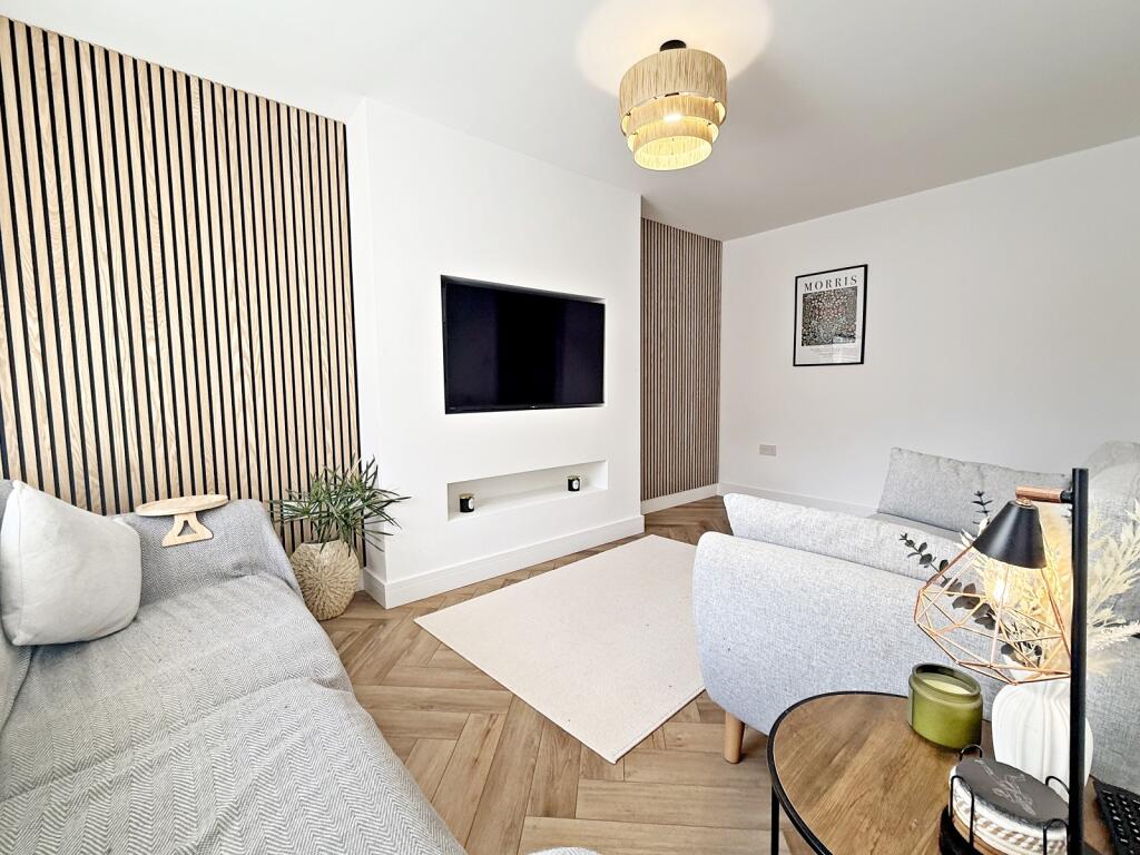 House in Cardiff, Tonyrefail - View 4