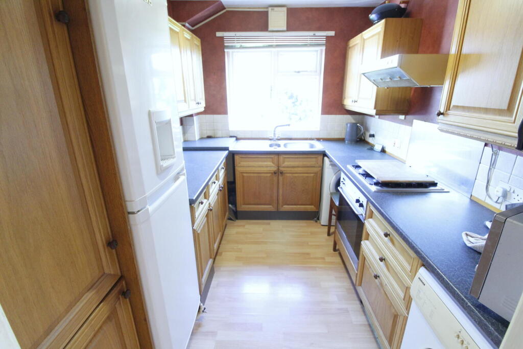 Apartment in Kingston upon Thames - View 5