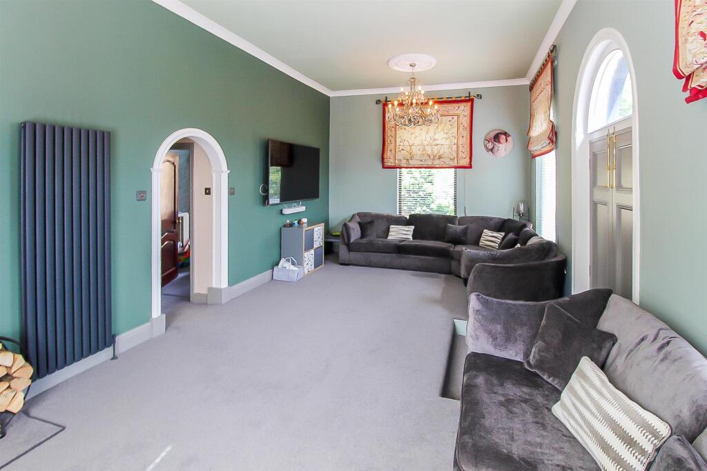 House in Kirklees, Combs, Thornhill Lees - View 4