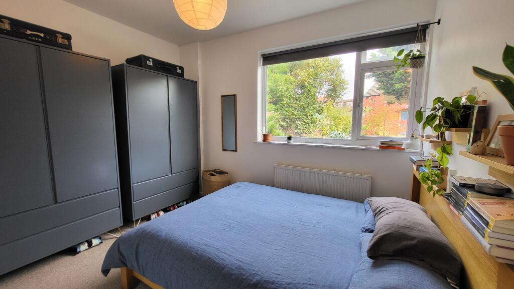 Apartment in Croydon - More