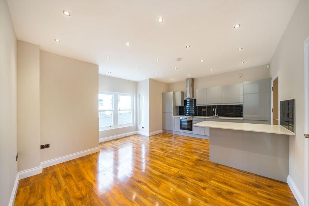3-bed detached on Hythe Road, Thornton Heath, £525,000