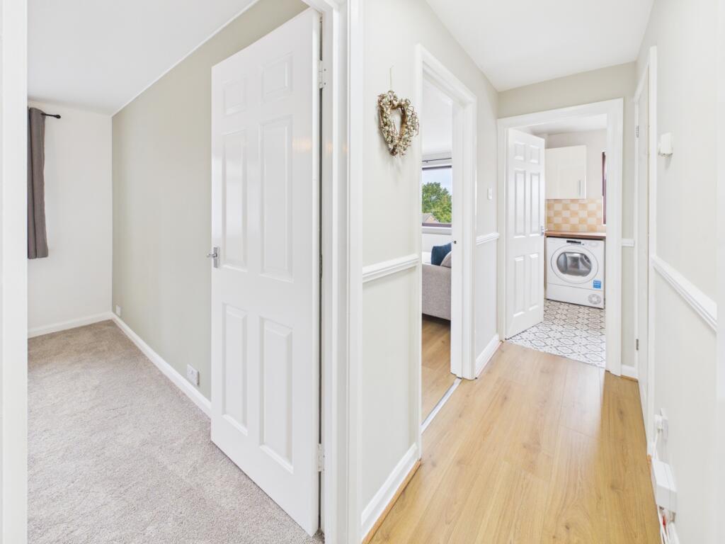 Apartment in North East Derbyshire, Dronfield - View 2
