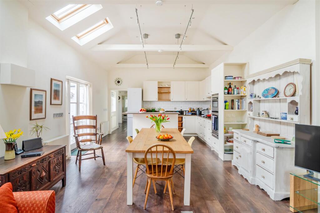 House in Bridport, Dorset - View 3