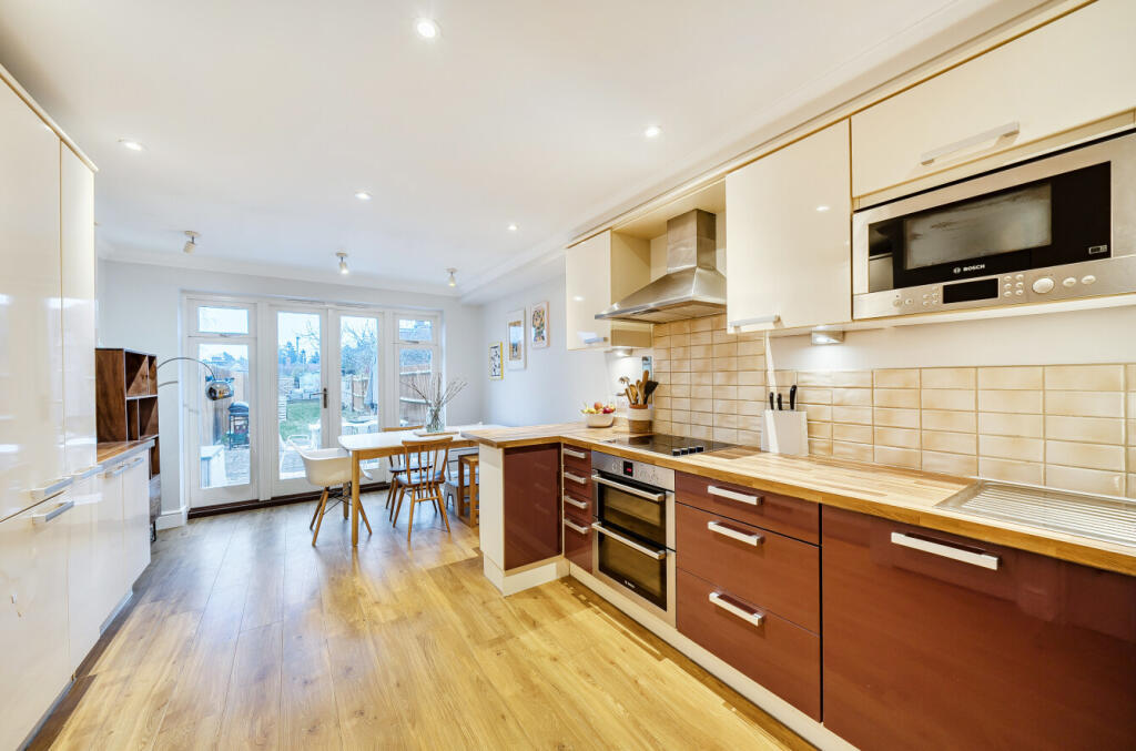Kings Road, Farncombe, Surrey, GU7 photo 2