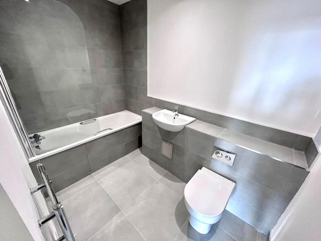 Apartment in Milton Keynes - View 5