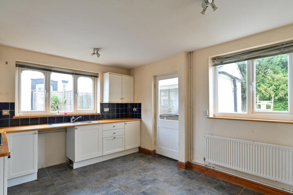 House in Burton Latimer - View 5