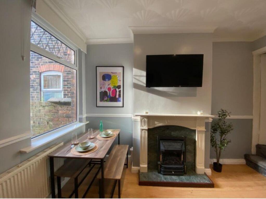 House in Stoke-on-Trent - View 4